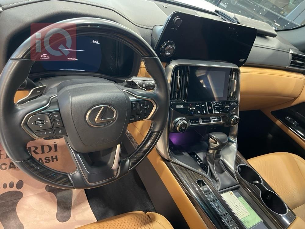 Lexus LX